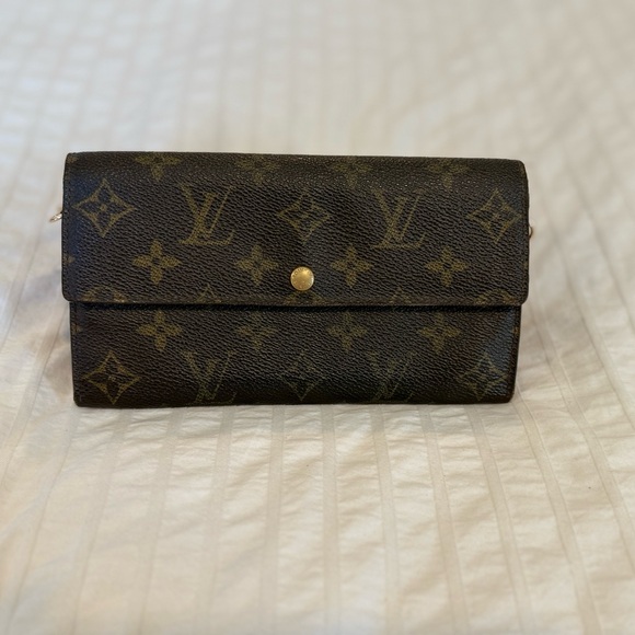 Louis Vuitton Black and Gold Monogram Clutch - Picture 2 of 6